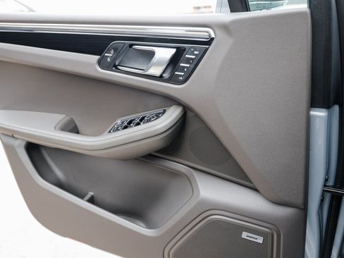 Certified 2025 Porsche Macan image 24