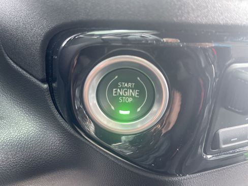 Used 2022 Chevrolet Silverado 1500 ZR2 w/ Technology Package image 14