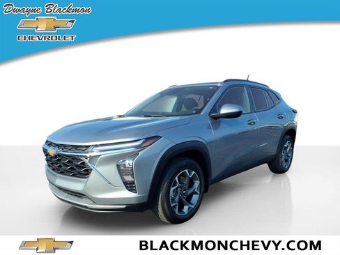 Used 2024 Chevrolet Trax LT w/ Driver Confidence Package FWD image 7