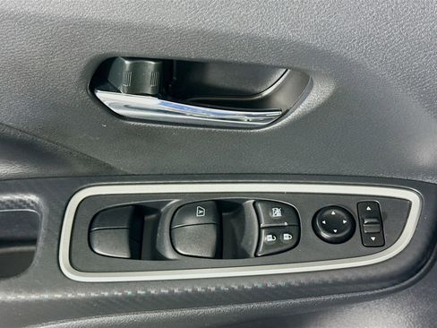Used 2025 Nissan Versa SR w/ Trunk Package FWD image 24