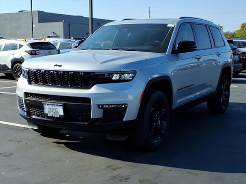 New 2025 Jeep Grand Cherokee L Limited w/ Luxury Tech Group II image 2