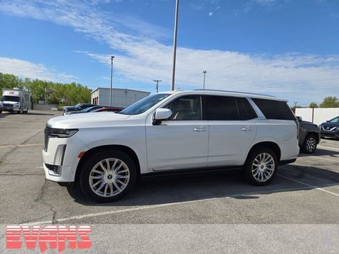 Used 2022 Cadillac Escalade Premium Luxury w/ Performance Package AWD/4WD image 4