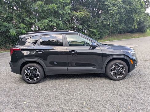 Used 2025 Kia Seltos S AWD/4WD image 3