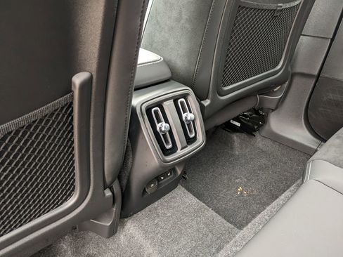 Certified 2025 Volvo XC40 B5 Plus image 24