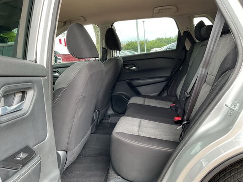 Used 2025 Nissan Rogue SV FWD image 9