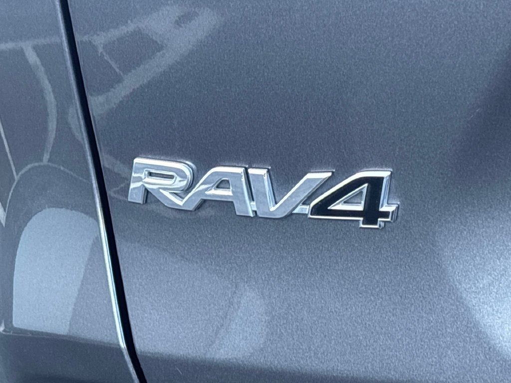 Certified 2025 Toyota RAV4 LE AWD/4WD image 10