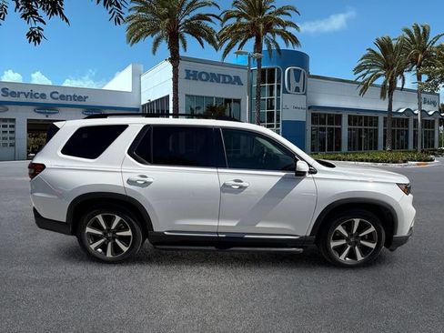 Used 2024 Honda Pilot Touring image 9