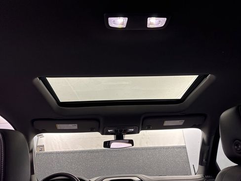 Used 2020 Chevrolet Silverado 1500 LT Trail Boss image 32