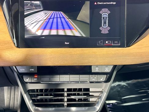 Used 2023 Audi e-tron GT Premium Plus image 13