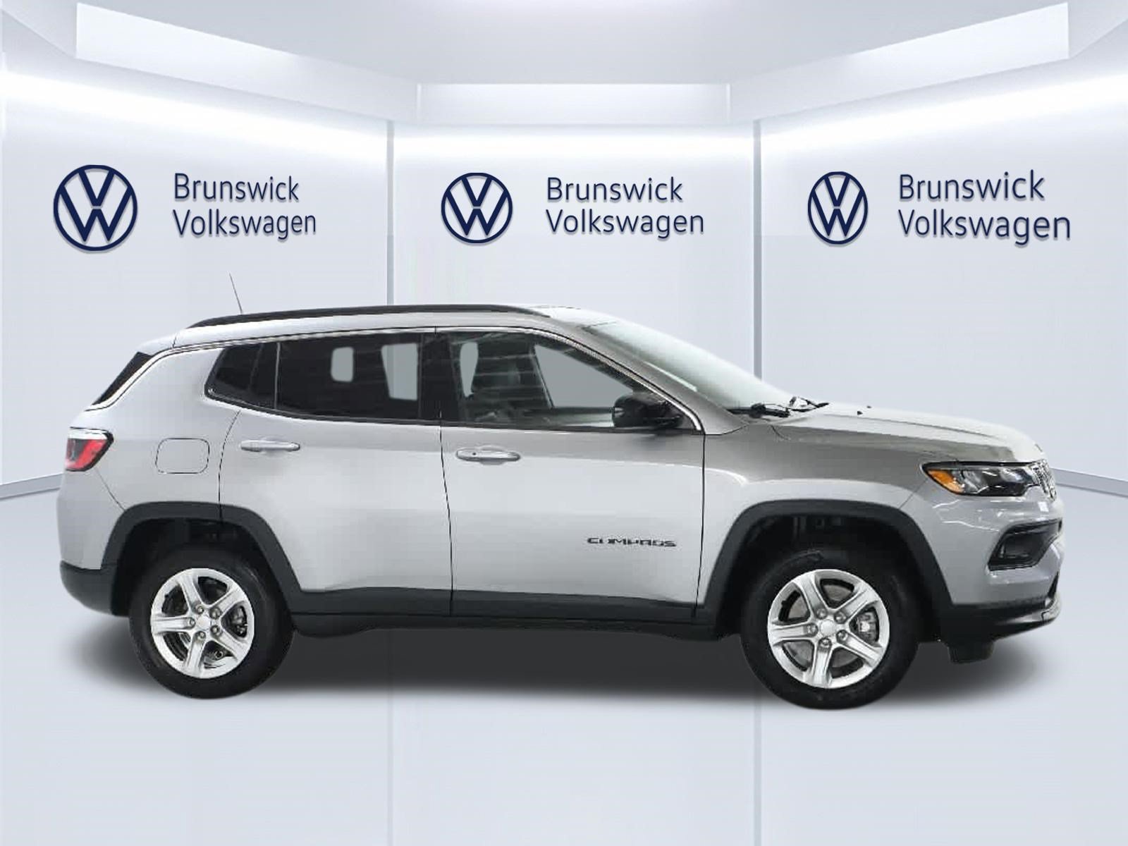 Used 2023 Jeep Compass Latitude w/ Convenience Group AWD/4WD image 11