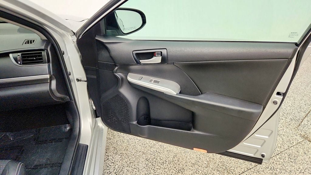 Used 2014 Toyota Camry SE FWD image 24