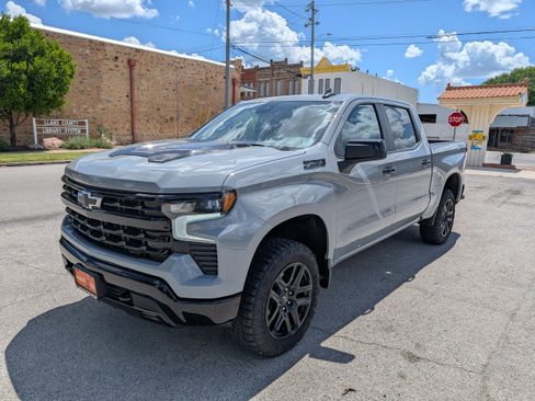 Used 2024 Chevrolet Silverado 1500 LT Trail Boss w/ Convenience Package II image 7