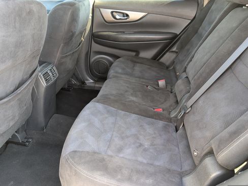 Used 2015 Nissan Rogue SV FWD image 13