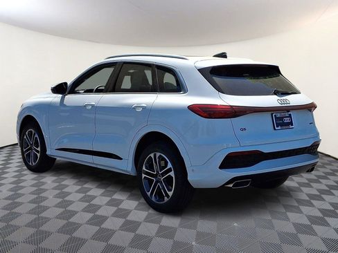 Used 2025 Audi Q5 Premium w/ Convenience Package AWD/4WD image 4