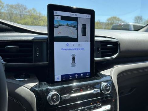 Used 2022 Ford Explorer Platinum w/ Equipment Group 601A image 17