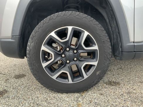 Used 2019 Jeep Compass Trailhawk AWD/4WD image 14
