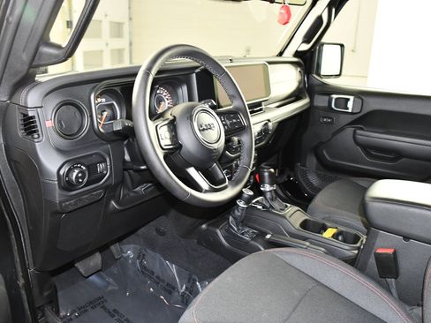 Used 2026 Jeep Gladiator Rubicon AWD/4WD image 2