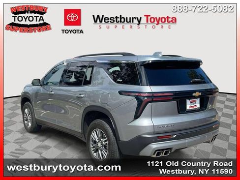 Used 2025 Chevrolet Traverse LT w/ Driver Confidence Package FWD image 9
