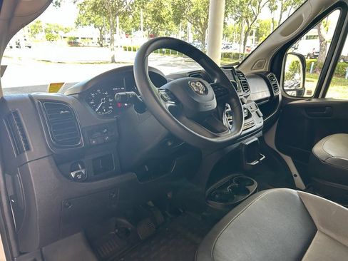 Used 2025 RAM ProMaster 2500 w/ Convenience Group FWD image 7