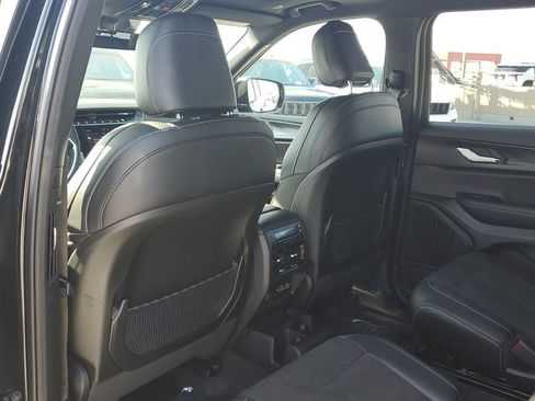 New 2025 Jeep Grand Cherokee L Altitude image 17