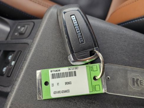 Used 2023 Ford Bronco Outer Banks image 32