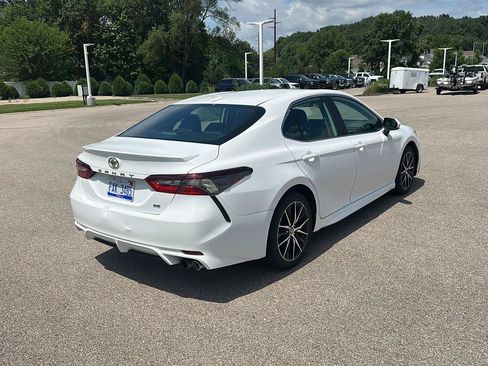 Used 2024 Toyota Camry SE FWD image 3