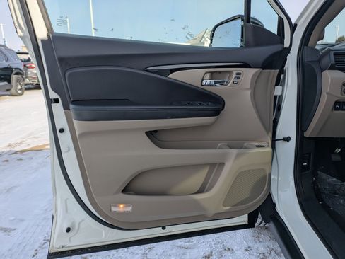 Used 2017 Honda Pilot Touring image 11