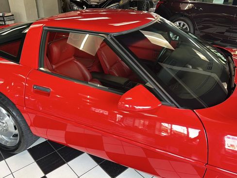 Used 1993 Chevrolet Corvette Coupe RWD image 12