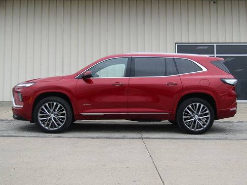 Used 2025 Buick Enclave Avenir w/ Super Cruise Package image 11