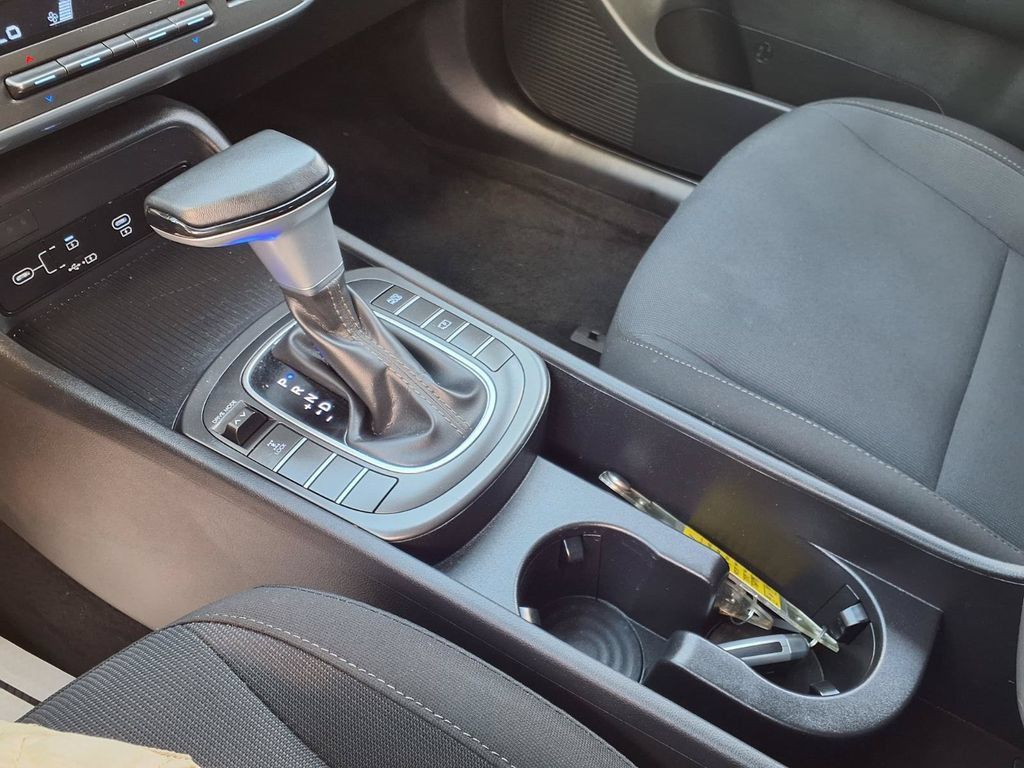 Used 2025 Hyundai Kona SEL AWD/4WD image 12