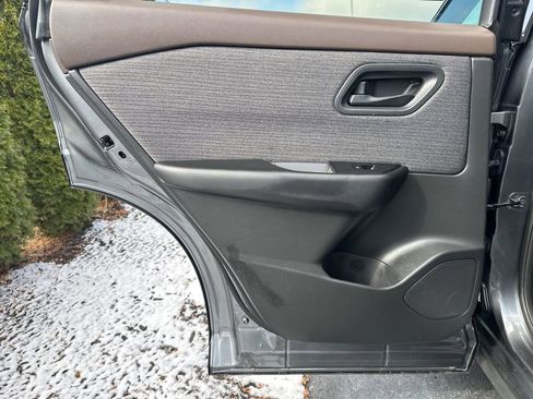 Used 2023 Nissan Rogue S image 9