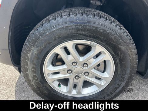 Certified 2023 Jeep Grand Cherokee Laredo w/ Luxury Tech Group I image 18