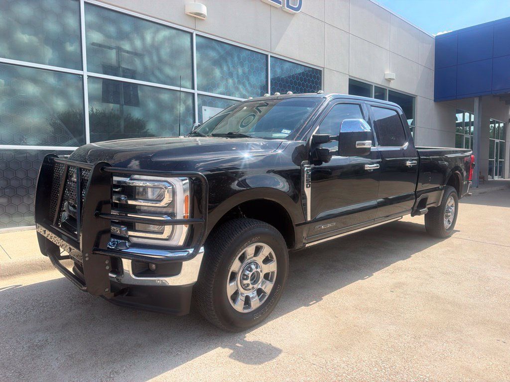 Used 2023 Ford F350 Lariat w/ Lariat Ultimate Package AWD/4WD image 2