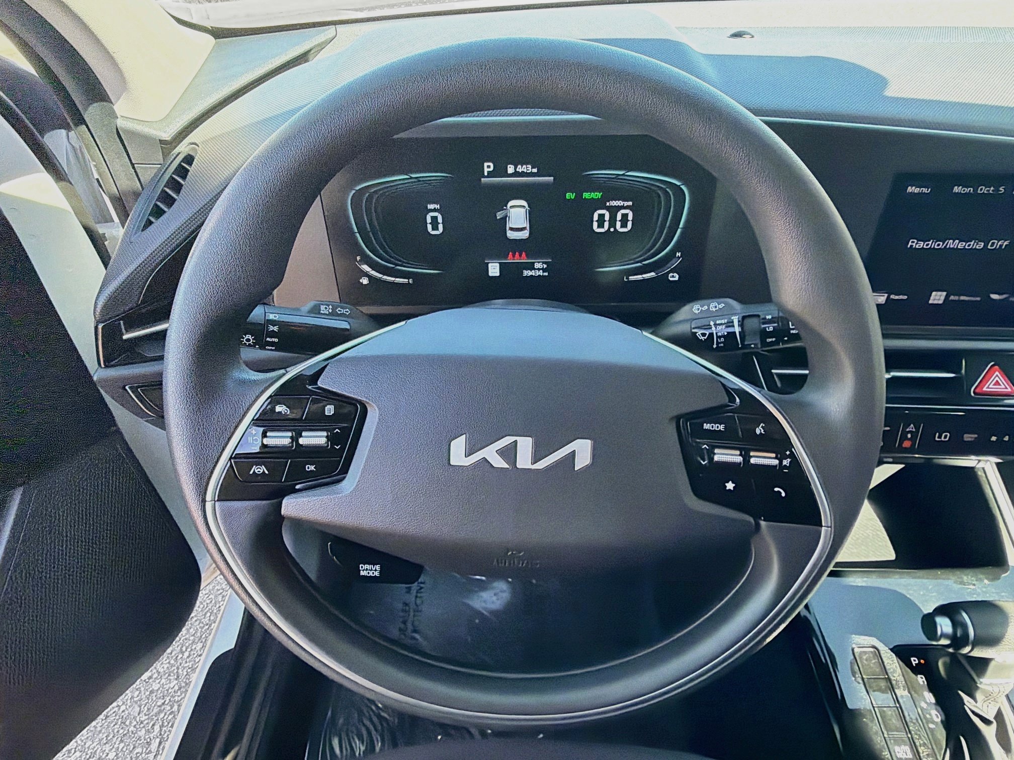 Used 2025 Kia Niro LX FWD image 18