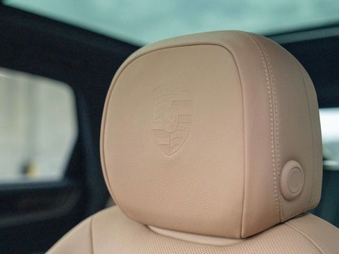 Certified 2026 Porsche Cayenne image 12