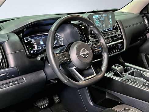 Used 2025 Nissan Pathfinder SL image 17