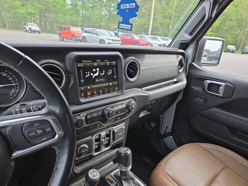 Used 2023 Jeep Wrangler Unlimited Sahara w/ Cold Weather Group AWD/4WD image 12