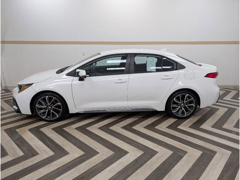 Used 2021 Toyota Corolla SE image 3
