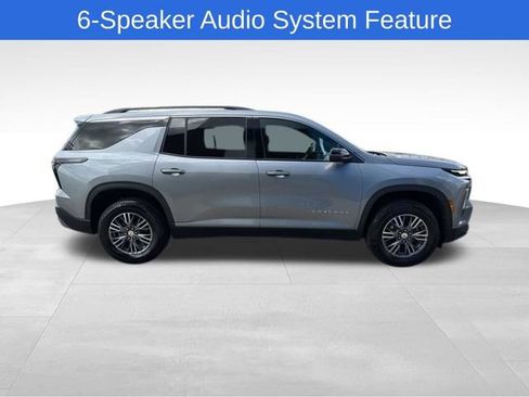Used 2025 Chevrolet Traverse LT FWD image 7