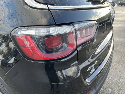 Used 2019 Jeep Compass Latitude w/ Popular Equipment Group image 11