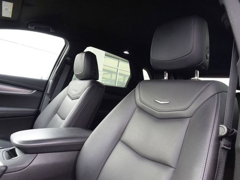 Certified 2023 Cadillac XT5 Luxury w/ LPO, Floor Liner Package image 7