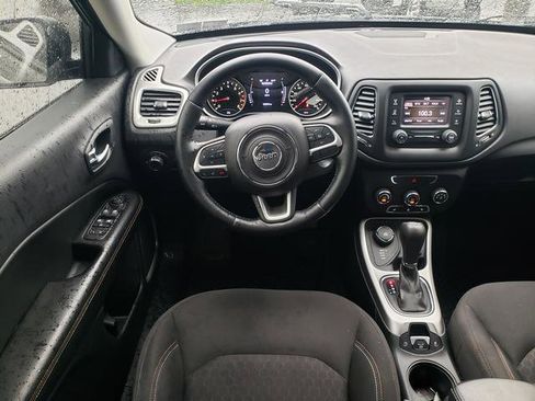 Used 2018 Jeep Compass Sport w/ Cold Weather Group AWD/4WD image 16
