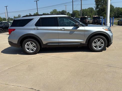 Used 2023 Ford Explorer XLT image 7