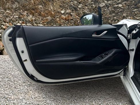 Used 2016 MAZDA MX-5 Miata Sport image 19