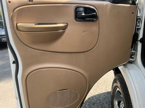 Used 2000 Dodge B1500 image 16