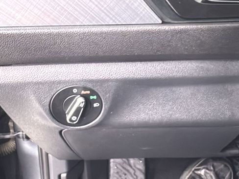 Used 2024 Volkswagen Jetta SE image 31