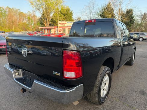 Used 2018 RAM 1500 Classic SLT image 4