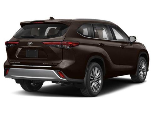 Used 2021 Toyota Highlander Platinum FWD image 2