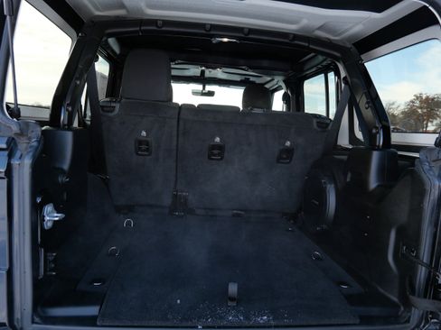 Used 2021 Jeep Wrangler Unlimited Sport image 18