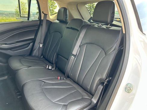Used 2017 Buick Envision Essence FWD image 19